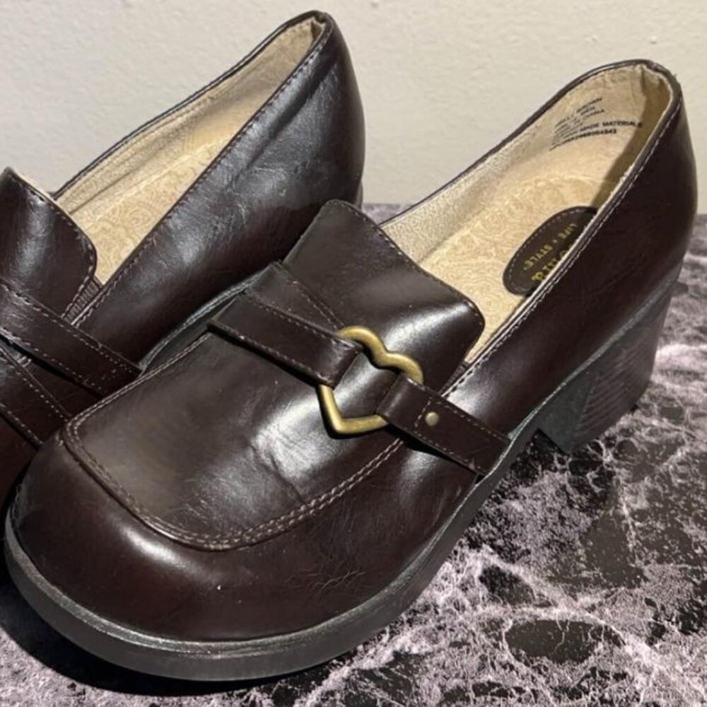 Sonoma Brown heart buckel platform Heels